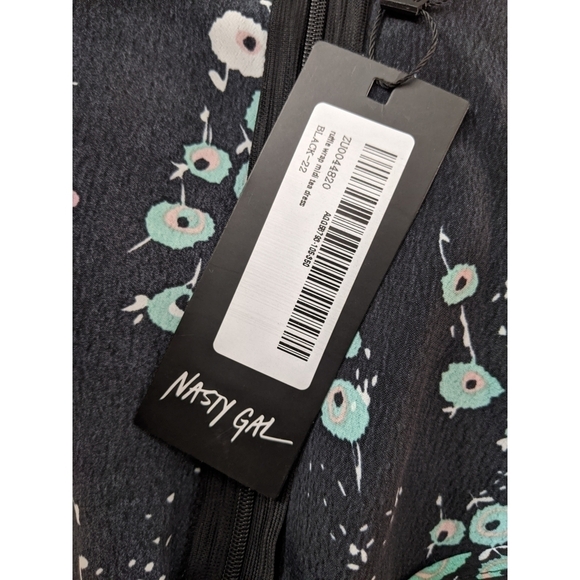 🆕 Nasty Gal Bud of Been There Plus Floral Dress - Picture 10 of 11